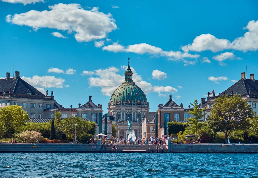 Amalienborg ist ein Schlosskomplex in Kopenhagen.